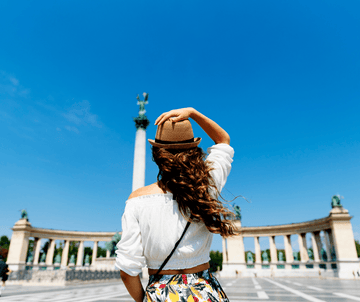 6 Essential Travel Beauty Products That You Should Always Carry With You - elonessentials.com