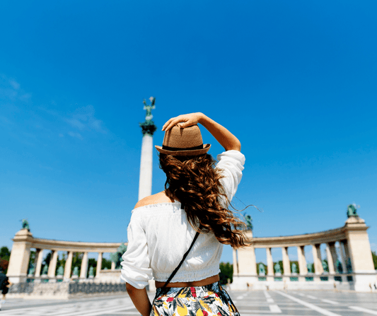 6 Essential Travel Beauty Products That You Should Always Carry With You - elonessentials.com