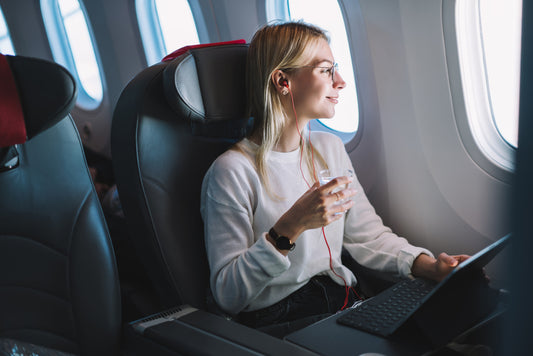 5 Tips to Help You Stay Hydrated During Your Flight