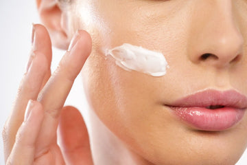 Do You Have Dehydrated Skin, But Don't Like Heavy Moisturizers? - elonessentials.com